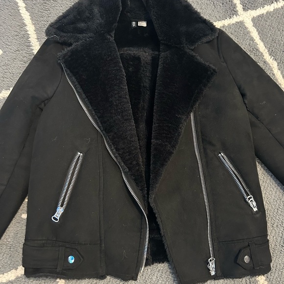 H&M FAUX FUR-LINED BIKER JACKET - Picture 2 of 15